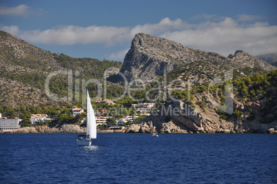 Segelboot bei Sant Elm, Mallorca