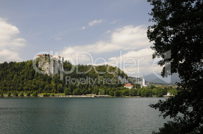 Burg und Kirche am See von Bled, Slowenien