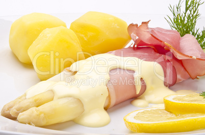 Asparagus, ham and sauce hollandaise Asparagus, ham and sauce hollandaise
