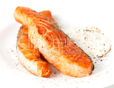 Fried salmon fillets with sauce