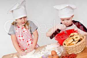 two children cooks