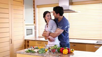 Junges Paar in der Küche