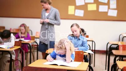 Kinder in einer Schulklasse