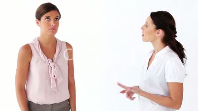 Zwei Frau streiten