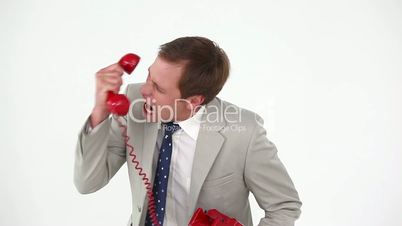 Geschäftsmann mit rotem Telefon