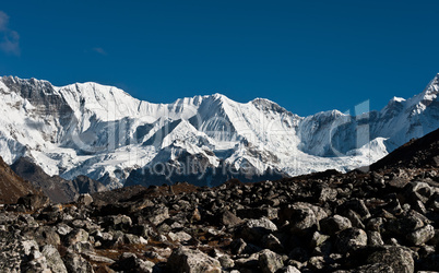 Mountains in the vicinity of Cho oyu peak