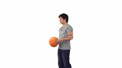 Mann mit Basketball