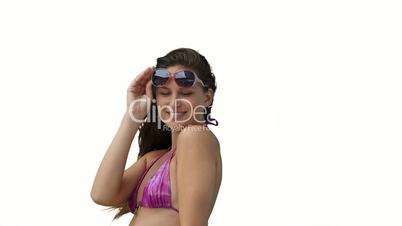 Junge Frau im Bikini posiert