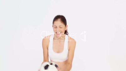 Frau mit Fußball