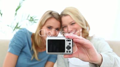 Frauen mit Kamera