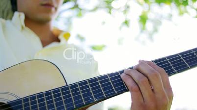 Mann mit Gitarre