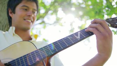 Mann mit Gitarre