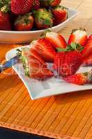 Frische Erdbeeren auf dem Teller