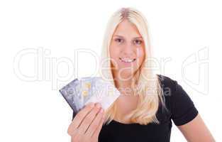 Eine junge Frau mit Kreditkarte