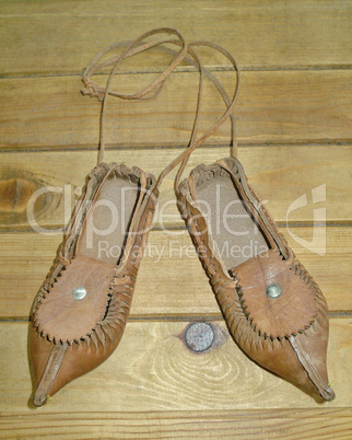 Vintage natural leather slippers