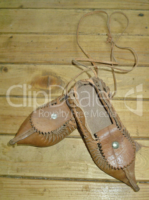 Vintage natural leather slippers