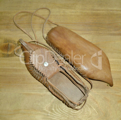 Vintage natural leather slippers