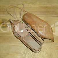 Vintage natural leather slippers