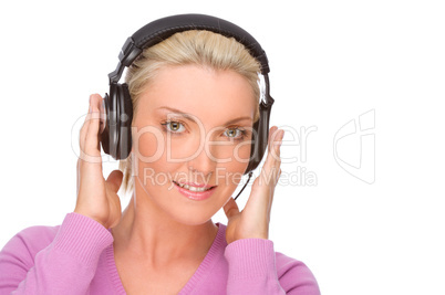 Frau mit Kopfhörer