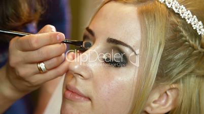 Bridal Makeup - Applying Eyeshadow