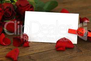 Tischkarte mit roten Rosen