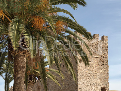 Iglesias mit Türmen des Castello Salvaterra, Sardinien