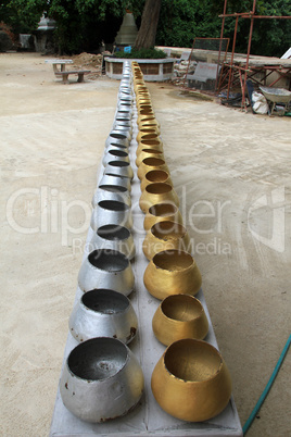 Line of bowls