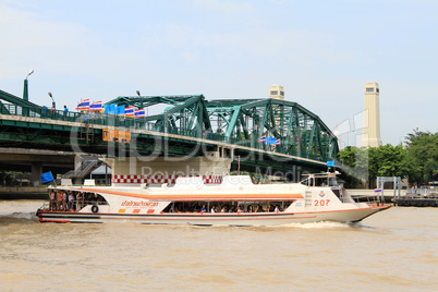 Phra Pok Klao Bridge