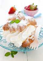 Windbeutel mit Sahne / cream puff with whipped cream