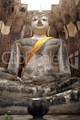Big sitting Buddha in wat Si Chum, Thailand