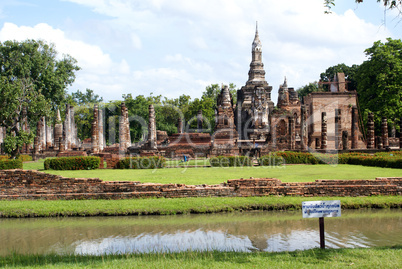 Wat Mahathat and pond