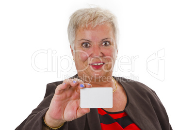Freundliche Seniorin mit Visitenkarte
