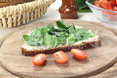 frisches Brot mit Bärlauch