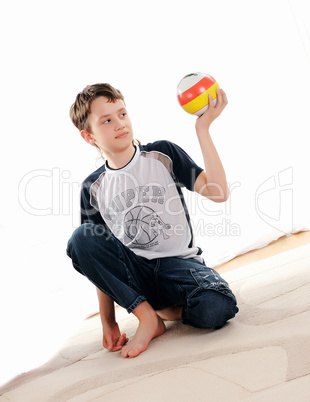 Junge mit einem Ball