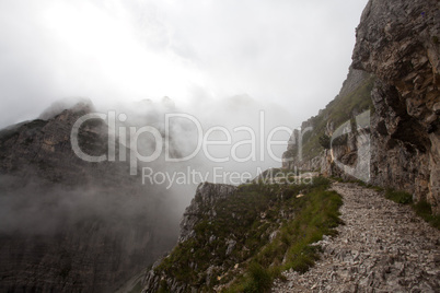 Wolken in den italienischen Alpen