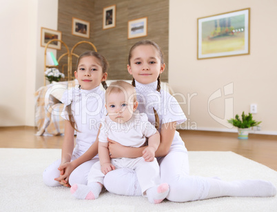 twins sisters at home