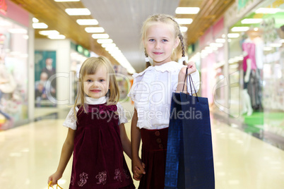 Little girl doing shopping