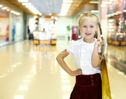 Little girl doing shopping