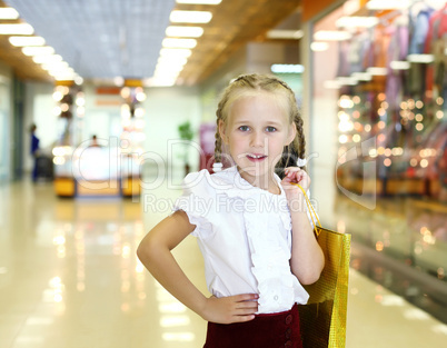 Little girl doing shopping