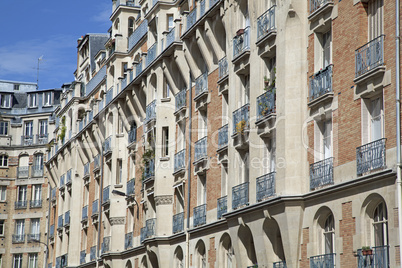 Fassade eines traditionellesn Mehrfamilielnhauses in Paris, Fran