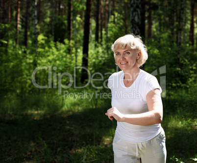 Elderly woman likes to run in the park