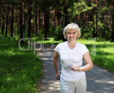 Elderly woman likes to run in the park