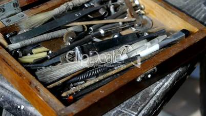 Get tools from old toolbox.artisans,technicians.
