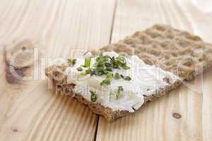Whole grain bread with curd