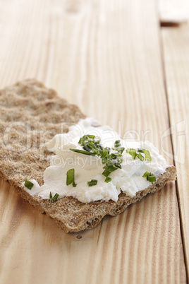 Whole grain bread with curd