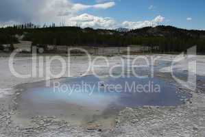 Pearl blue hot pool, Yellowstone National Park, Wyoming