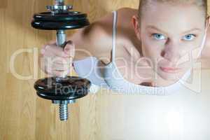 woman lifting dumbbell in gym