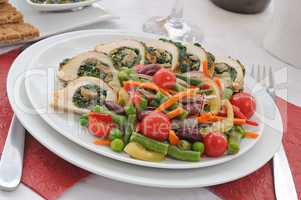 Chicken roulade with spinach and mushrooms with vegetables