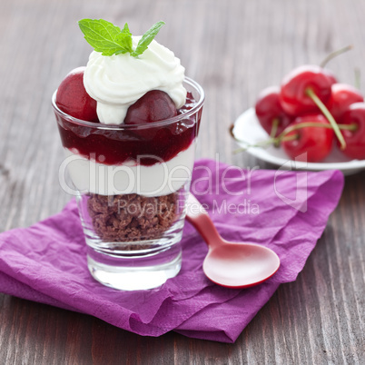 frisches Kirschdessert / fresh cherry dessert