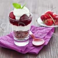 frisches Kirschdessert / fresh cherry dessert